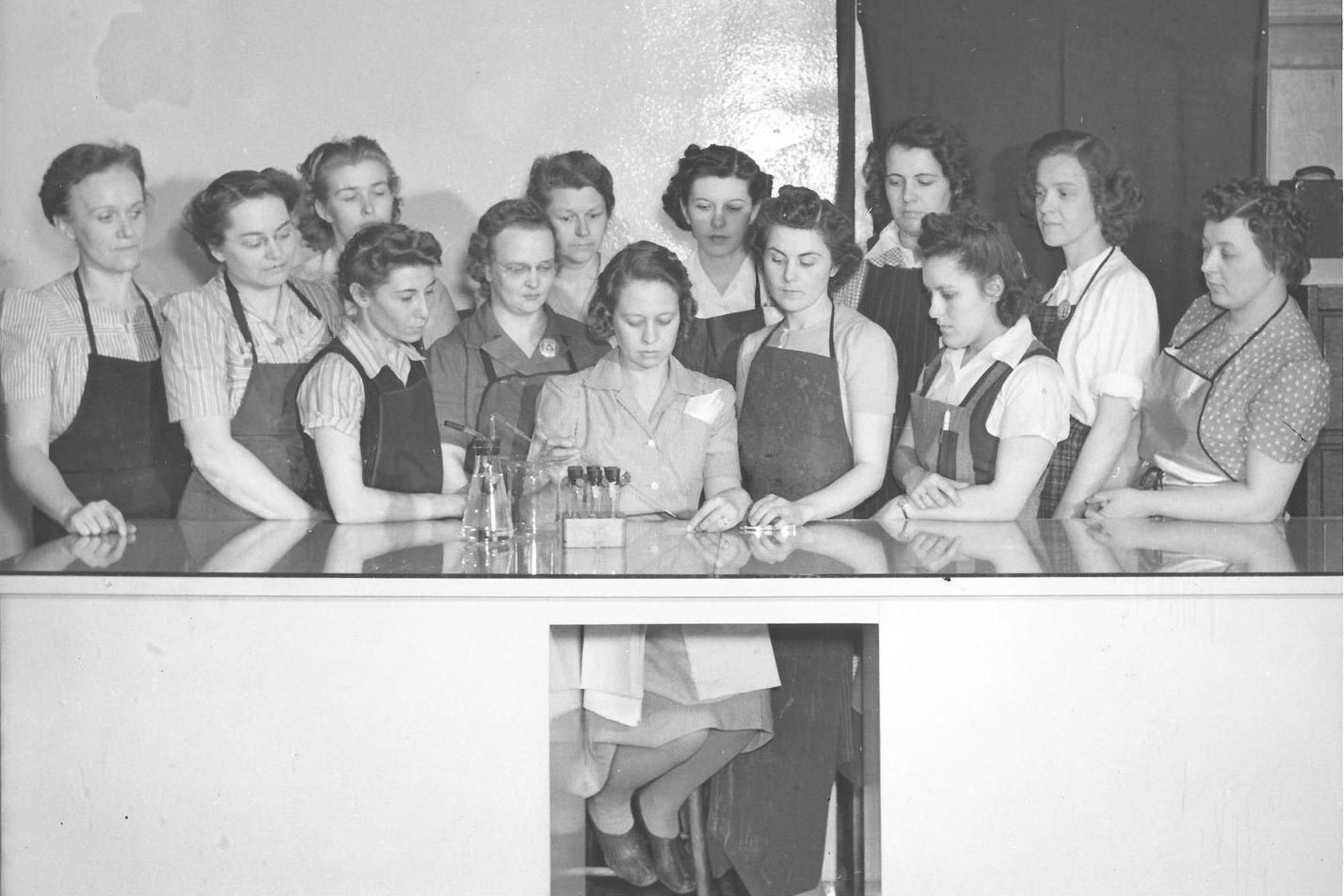 Oliver I M Co. Women working in iron ore lab. Apr. 1943